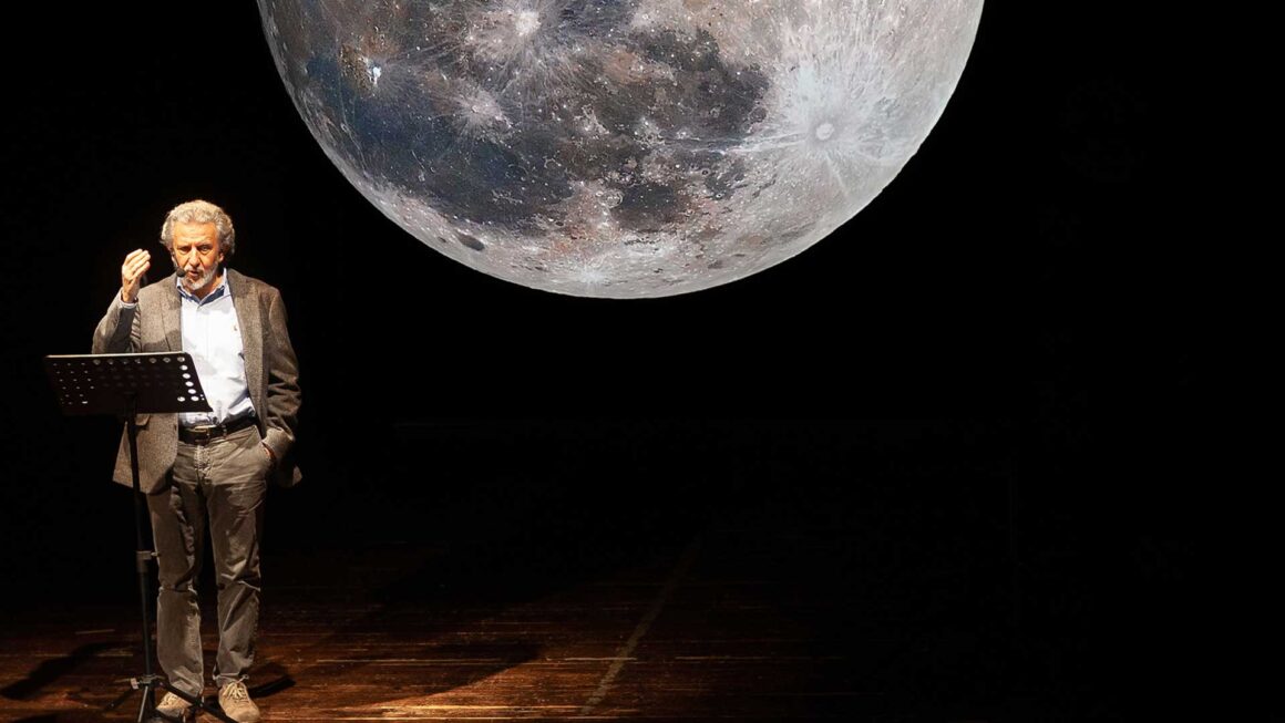 Dalla Terra alle Lune. Un viaggio cosmico in compagnia di Plutarco, Keplero e Huygens